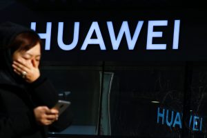 Trump yönetiminden Huawei'ye iki ağır suçlama