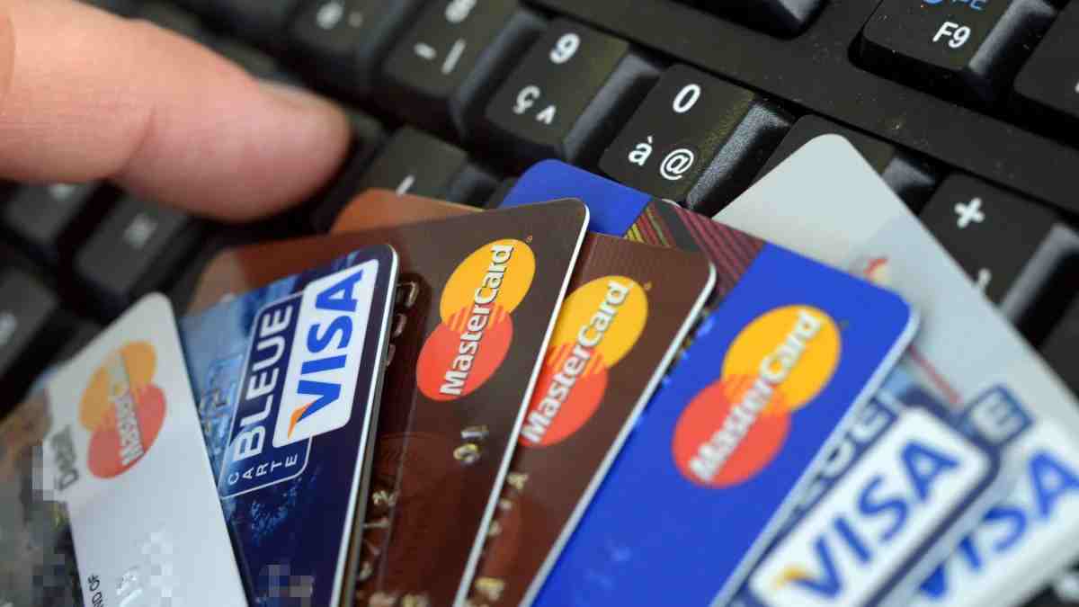 Çalıntı kredi kartları satan Swarmshop, kullanıcı bilgilerini başka bir siber tehdit unsuruna kaptırdı.